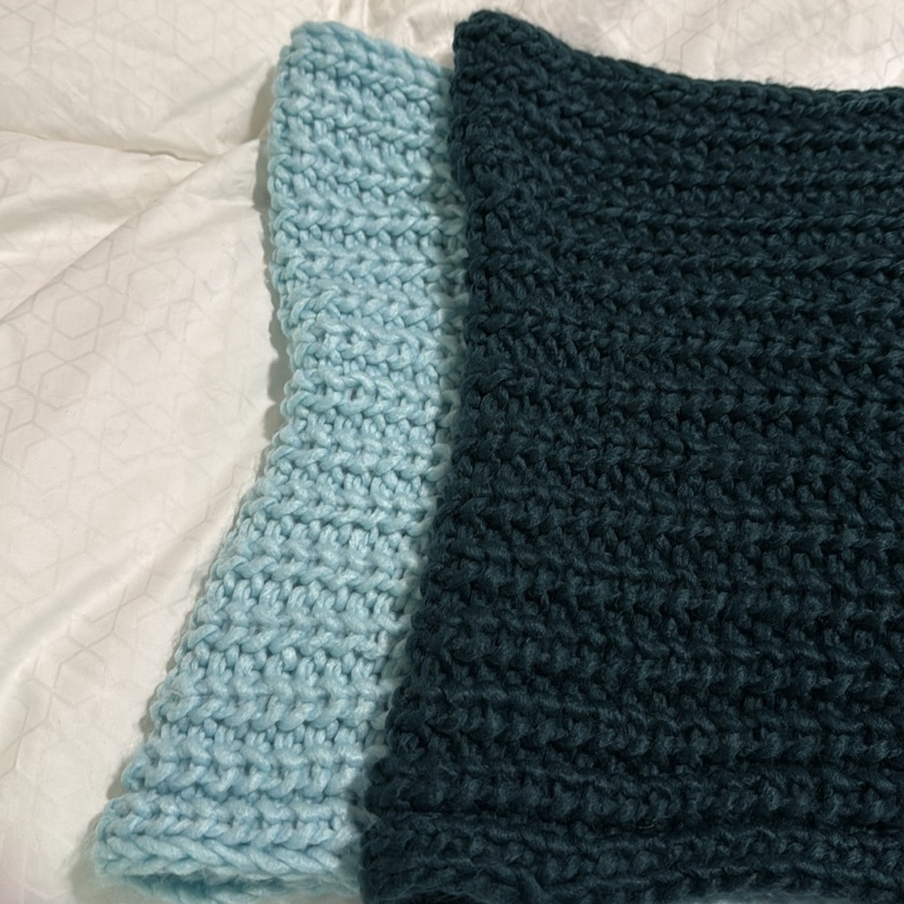 NWOT LOFT Vintage Cozy Knit Infinity Scarf in Dark Teal and Light Blue - Picture 4 of 4